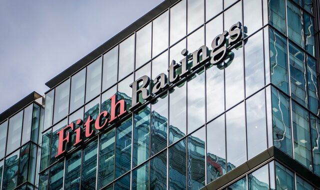 Fitch: Επιβεβαίωσε το αξιόχρεο της Ελλάδας στη βαθμίδα ‘BB’ με σταθερή προοπτική