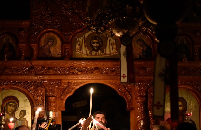 Πάσχα: Πώς θα εορταστεί απόψε η Ανάσταση στις Εκκλησίες της χώρας