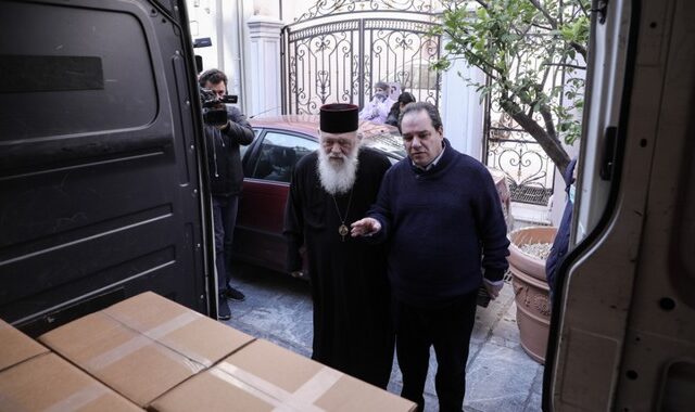 Κορονοϊός: Δίπλα στους ανθρώπους που υποφέρουν μέσα στην πανδημία η Αρχιεπισκοπή