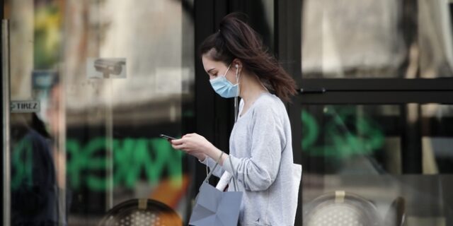 Μάσκα: Ποιες χώρες την παρέχουν δωρεάν στους πολίτες τους