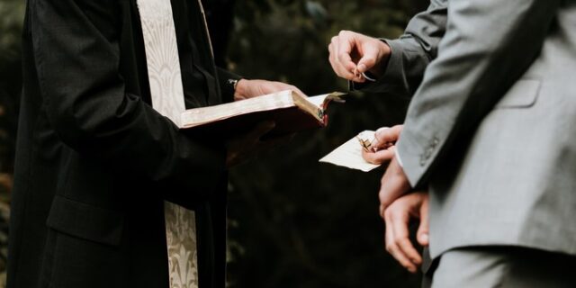 Γάμος εν μέσω καραντίνας: Στη Νέα Υόρκη τα ζευγάρια παντρεύονται διαδικτυακά