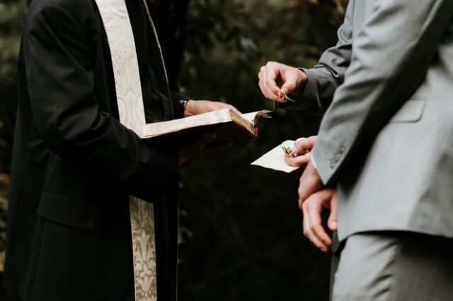 Γάμος εν μέσω καραντίνας: Στη Νέα Υόρκη τα ζευγάρια παντρεύονται διαδικτυακά