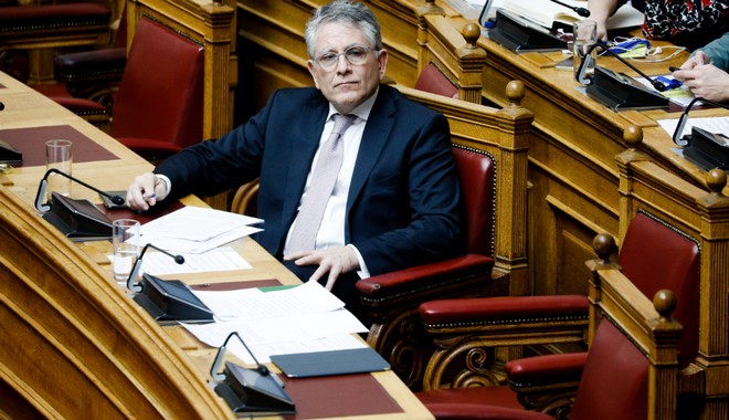 Στην αποπληρωμή των παραγωγών ΑΠΕ προχωρά το υπουργείο Περιβάλλοντος