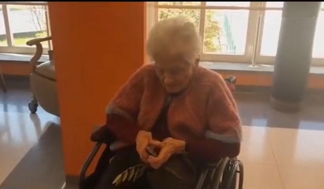 Γιαγιά 103 χρονών νίκησε τον κορονοϊό