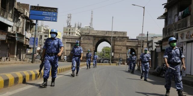 Κορονοϊός – Ινδία: Τουρίστες παραβίασαν την καραντίνα – Έγραψαν 500 φορές “λυπάμαι πολύ”