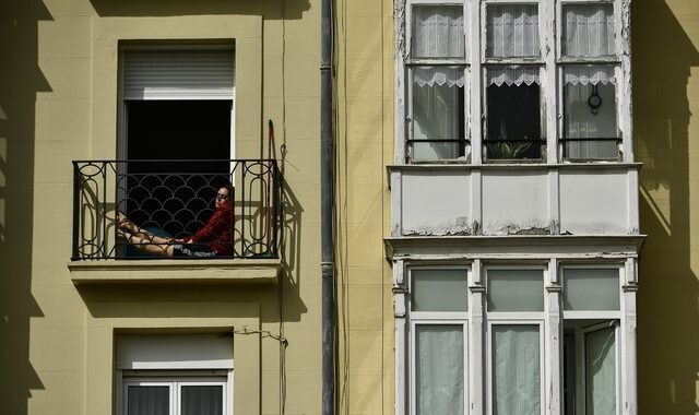 Άλλη μια δύσκολη μέρα για την Ισπανία – 619 νέοι θάνατοι