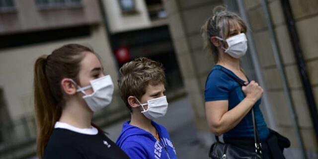 Κορονοϊός-Έρευνα: Οι ασθενείς μολύνουν σχεδόν τα μισά μέλη της οικογένειάς τους