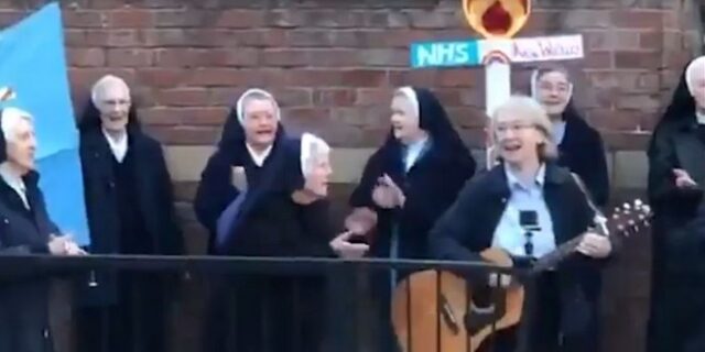 Μ. Βρετανία: Καλόγριες τραγούδησαν για το Εθνικό Σύστημα Υγείας