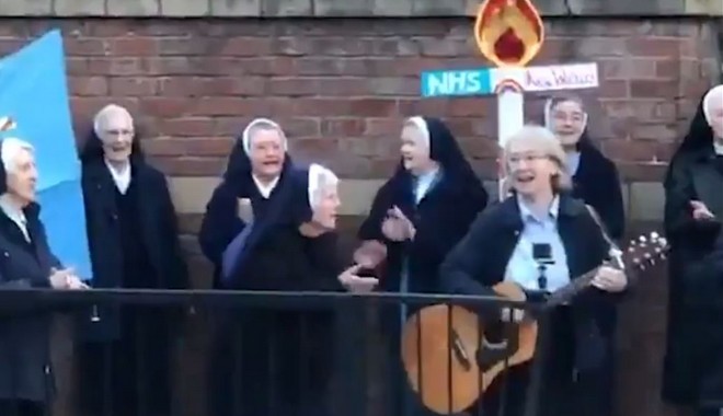 Μ. Βρετανία: Καλόγριες τραγούδησαν για το Εθνικό Σύστημα Υγείας