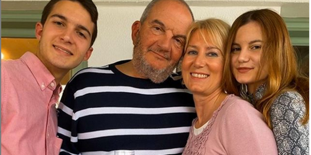 Νατάσα Παζαΐτη: Η φωτογραφία με τον Καραμανλή και τα παιδιά τους στα γενέθλιά της