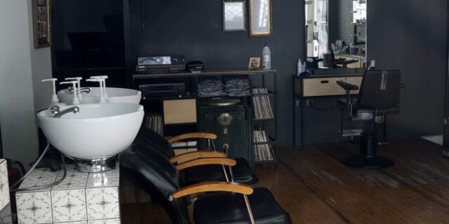 Άρση περιοριστικών μέτρων: Πότε ανοίγουν τα κομμωτήρια – Πώς θα λειτουργήσουν