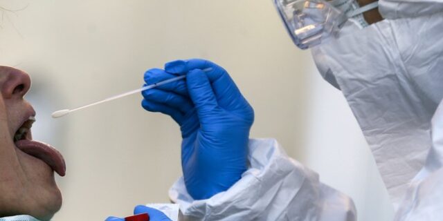 Κινέζοι απομόνωσαν αντισώματα που μπλοκάρουν τον κορονοϊό