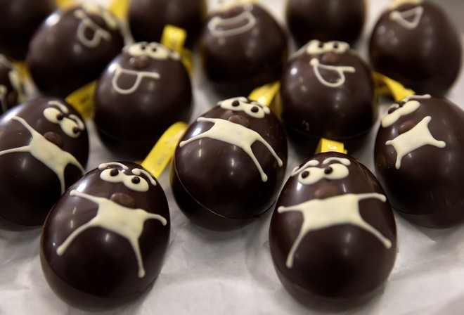Βέλγιο: Σοκολατένια πασχαλινά αυγά με μάσκες ελέω κορονοϊού