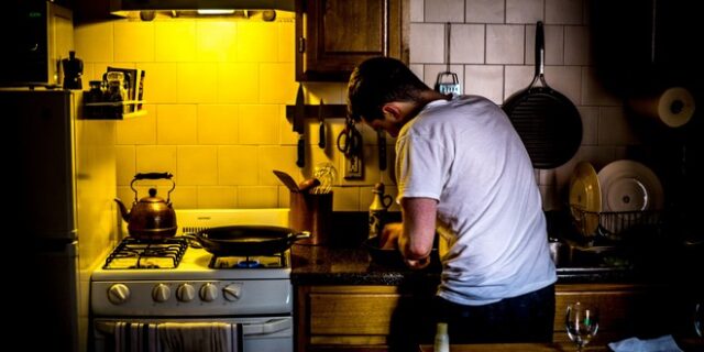 Ζωή σε καραντίνα: Επτά κανάλια στο Youtube που θα σε μάθουν να μαγειρεύεις