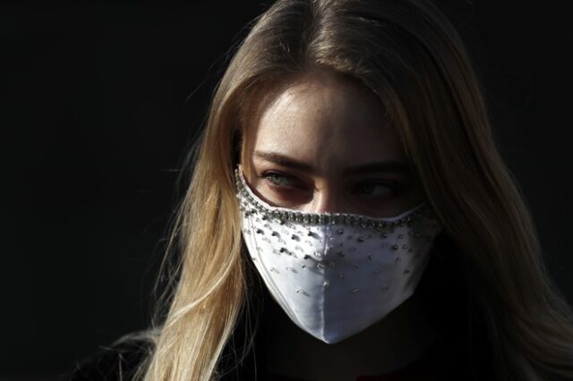 Μάσκα: Πόσο θα μας κοστίσει, μπέρδεμα με τον έλεγχο στα ΜΜΜ