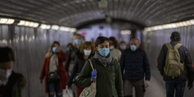 ΠΟΥ: “Δεν υπάρχει fast track επανόδου στην κανονικότητα”