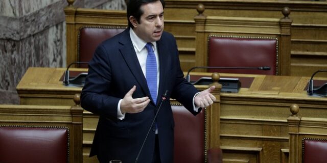 “Stay in Camps”, το μήνυμα Μηταράκη για τους προσφυγές