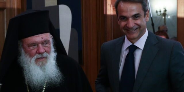 Lockdown και Χριστούγεννα: Η “ντρίμπλα” με Εκκλησία και λιανεμπόριο 