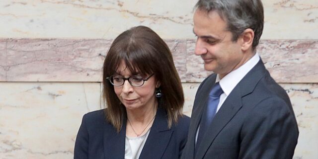 Κορονοϊός: Με ποια σειρά θα εμβολιαστούν οι πολιτικοί – Πρώτοι, Σακελλαροπούλου και Μητσοτάκης