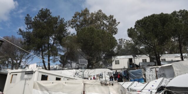 Μετανάστες τραυματίστηκαν ελαφρά από πυροβολισμό στη Μόρια