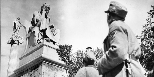 27 Απριλίου 1941: Οι ναζί καταλαμβάνουν την Αθήνα – Το καφενείο που έγινε η παράδοση