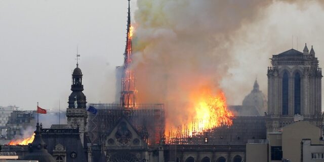 Παναγία των Παρισίων: Ένας χρόνος από τη φωτιά που “μαύρισε” την ψυχή του γαλλικού πολιτισμού