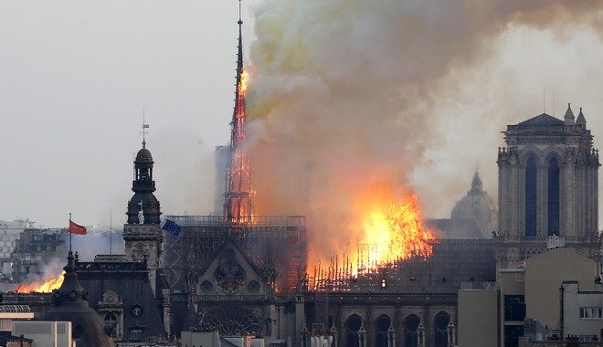 Παναγία των Παρισίων: Ένας χρόνος από τη φωτιά που “μαύρισε” την ψυχή του γαλλικού πολιτισμού
