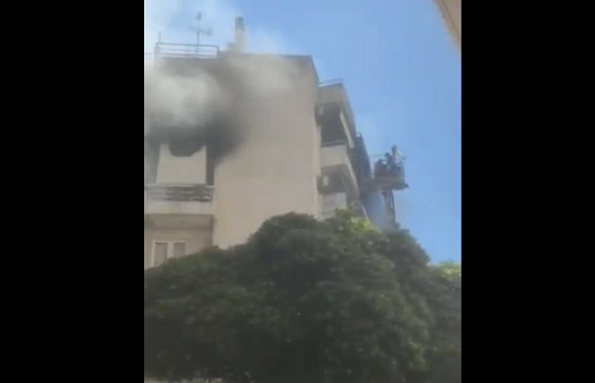 Υπό έλεγχο η φωτιά στο διαμέρισμα στο Παγκράτι