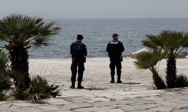 Welt: “Η Ελλάδα πιέζει την ΕΕ για να σώσει την καλοκαιρινή σεζόν”