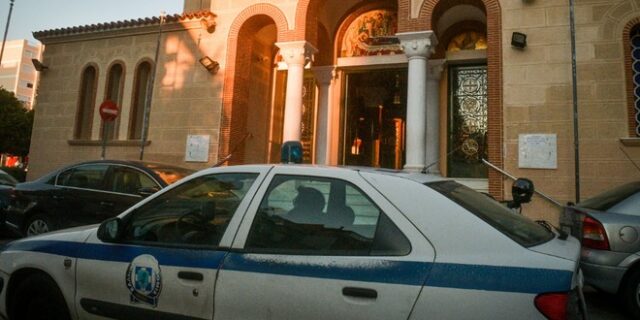 Ελεύθεροι οι συλληφθέντες έξω από εκκλησία στον Κορυδαλλό
