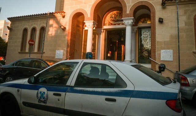 Ελεύθεροι οι συλληφθέντες έξω από εκκλησία στον Κορυδαλλό