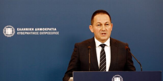 Πέτσας: Θα φροντίσουμε να μην υπάρξει συνωστισμός στις εκκλησίες