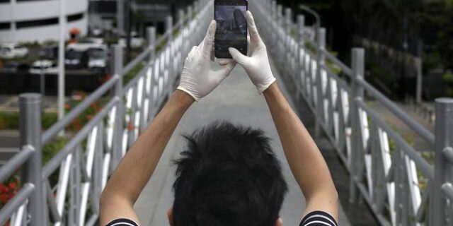 Κορονοϊός: Ιχνηλάτηση μέσω κινητού ξεκινά η Κομισιόν