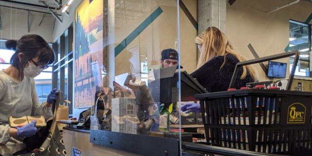 “Χρυσές δουλειές” κάνουν οι προμηθευτές πλέξιγκλας