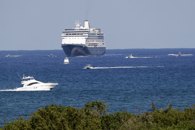 Κορονοϊός: Κρουαζιερόπλοιο με 12 κρούσματα πλέει προς τη Φλόριντα