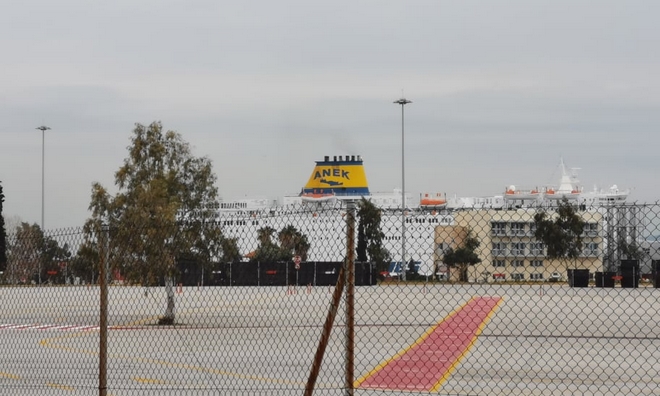 Κορονοϊός: Στο λιμάνι του Πειραιά το “Ελευθέριος Βενιζέλος” με 119 κρούσματα