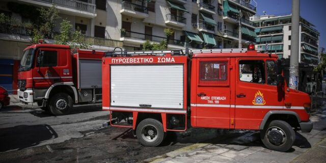 Σε εξέλιξη φωτιά σε διαμέρισμα στα Πατήσια