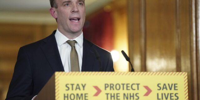 Ντόμινικ Ράαμπ: “Σε ασφαλή χέρια ο Μπόρις Τζόνσον – Η κυβέρνηση συνεχίζει”