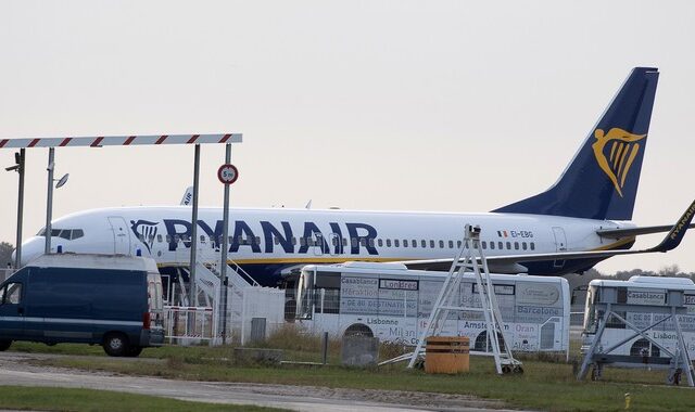 Απειλές από Ryanair: Δεν θα πετάξουμε αν μένουν κενά τα μεσαία καθίσματα