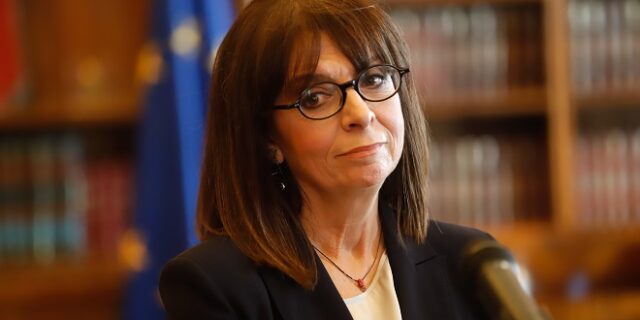 Σακελλαροπούλου: Συγκίνηση για τα γράμματα που έλαβε από μαθητές δημοτικού σχολείου