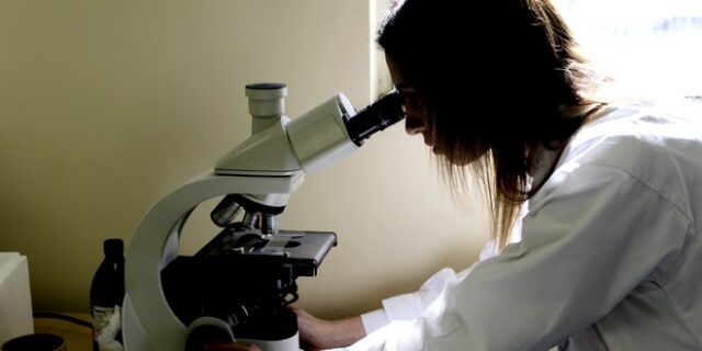 Υπογράφηκε η ΚΥΑ για την καταβολή των 600 ευρώ στους δικαιούχους επιστήμονες – Τι προβλέπει