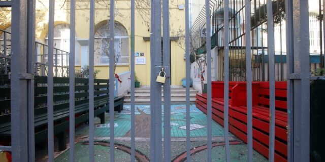 Κεραμέως: “Στο τραπέζι η παράταση αναστολής λειτουργίας των σχολείων”