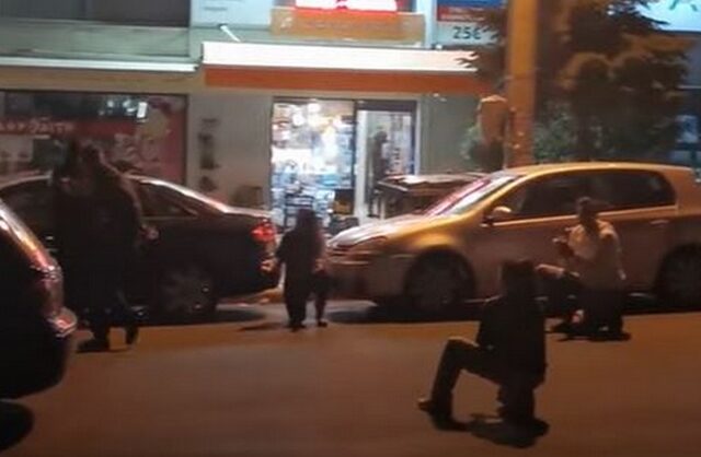 Θεσσαλονίκη: Πάρτι απο τα μπαλκόνια και χορός με Ζευγαρά στη μέση του δρόμου