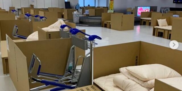 Κορονοϊός – Ιαπωνία: Κρεβάτια από χάρτινες κούτες για την ανάπαυση των ταξιδιωτών