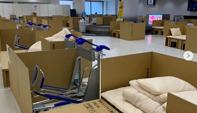 Κορονοϊός – Ιαπωνία: Κρεβάτια από χάρτινες κούτες για την ανάπαυση των ταξιδιωτών