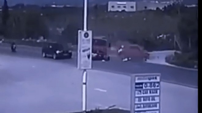 Τροχαίο στο Ηράκλειο: Σύγκρουση πυροσβεστικού οχήματος με Ι.Χ.