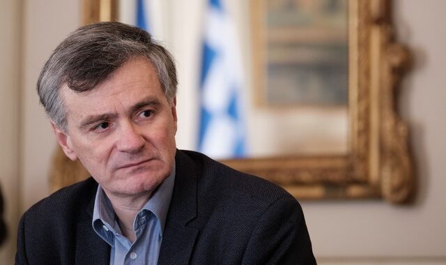 Δημοσκόπηση Marc: Δημοφιλέστερος Έλληνας ο Σωτήρης Τσιόδρας