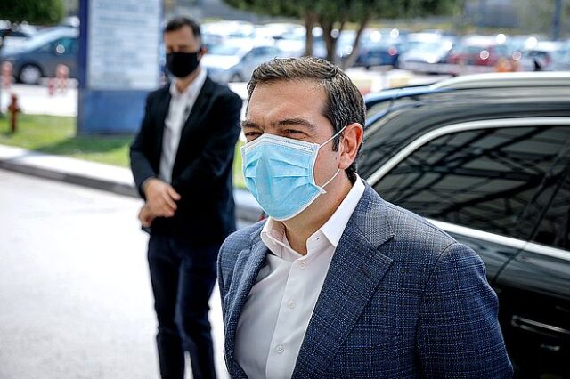 Ο Τσίπρας στο Αττικό Νοσοκομείο: “Ήρθα να σας συγχαρώ”