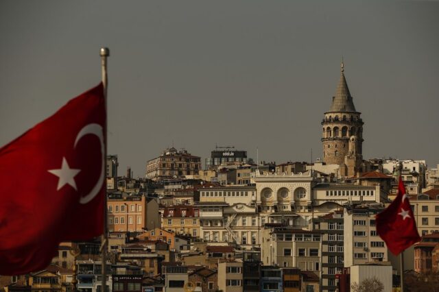 Ο κορονοϊός ‘στραγγαλίζει’ οικονομικά την Τουρκία και στριμώχνει τον Ερντογάν