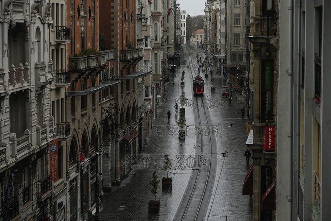 Κορονοϊός – Τουρκία: Σε καραντίνα 30 πόλεις, απαγόρευση κυκλοφορίας για νέους κάτω των 20 ετών